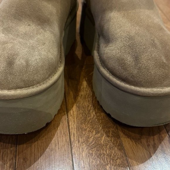 Uggs Classic Mini Platform Boots - Picture 6 of 6